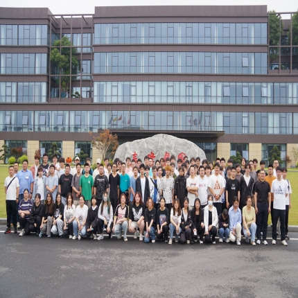 泰州學(xué)院22級機(jī)械專業(yè)學(xué)生赴泰隆進(jìn)行認(rèn)知實(shí)習(xí)