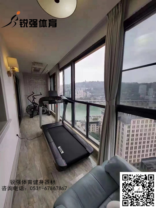 濟(jì)南某小區(qū)陽臺上的私家健身房